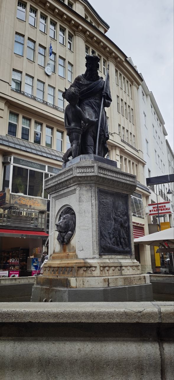 Gutenberg statue
