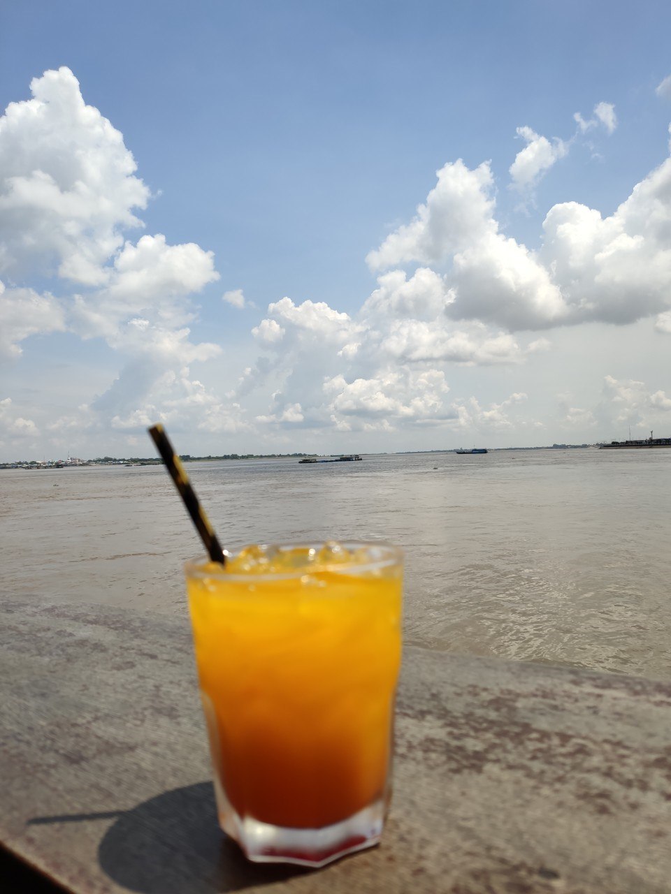 リバーサイドの飲み物