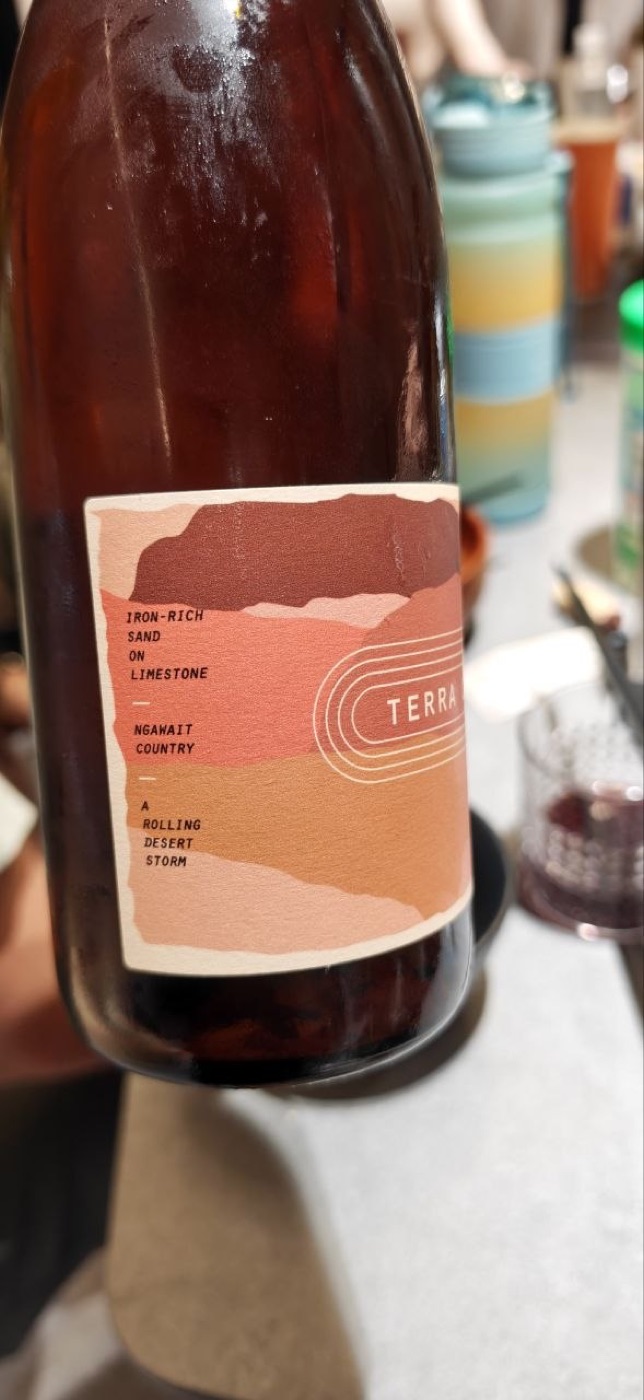 Unico Zelo TERRA — Greco Skin Contact 正面 — Iron-rich sand on limestone / Ngawait Country / A rolling desert storm