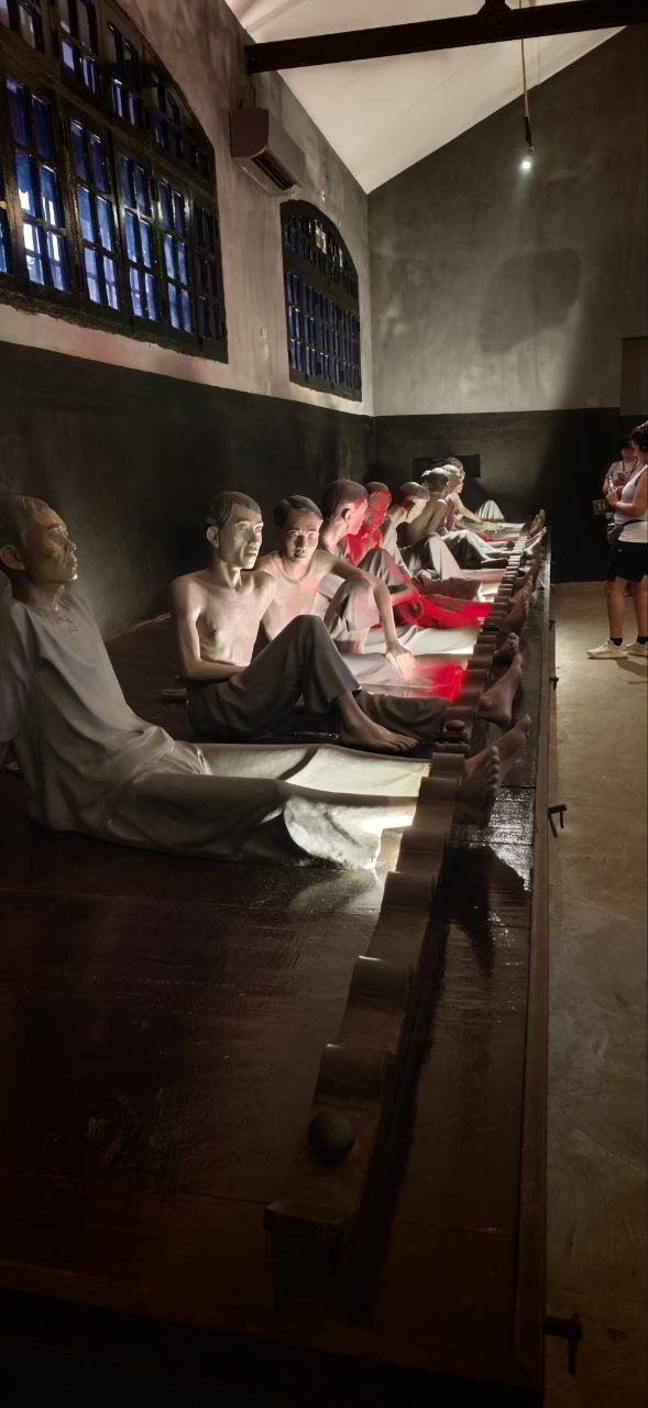 腳鐐囚犯蠟像