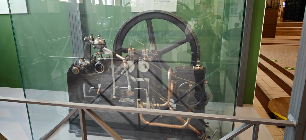 十九世紀蒸汽機